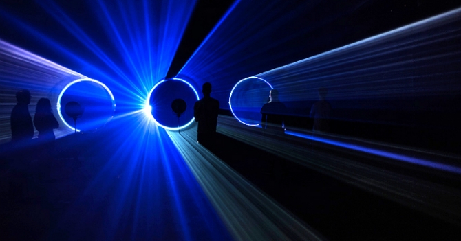 \"Параллели\": световая инсталляция MINI и UVA