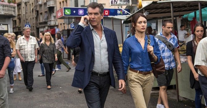 Пирс Броснан и Ольга Куриленко в трейлере боевика \"Человек ноября\"