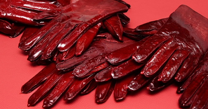 Studio Toogood создали провокационную инсталляцию в бутике Hermès