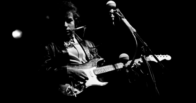 Гитара Боба Дилана стала рекордсменом торгов Christie's