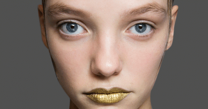 Красота в деталях: образы с показов Fendi, Prada и Moschino