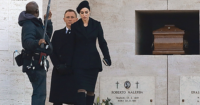 Моника Беллуччи и Дэниэл Крэйг на съемках продолжения бондианы