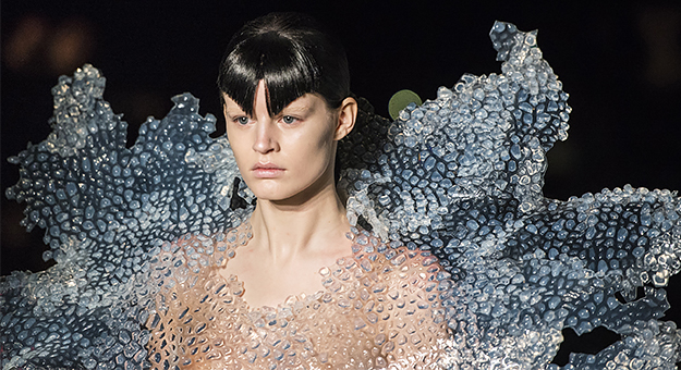 Обзор Buro 24/7: Iris van Herpen Couture, весна 2017