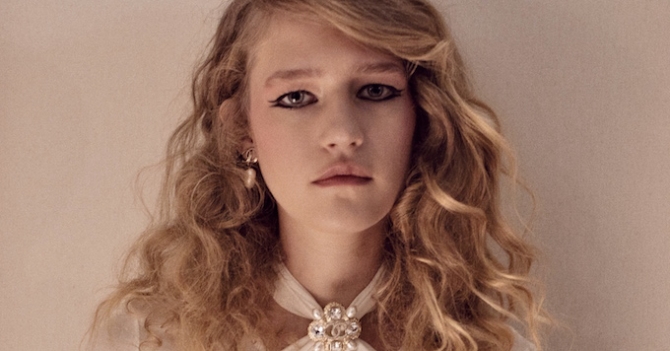 Бэкстейдж показа круизной коллекции Chanel в Дубае