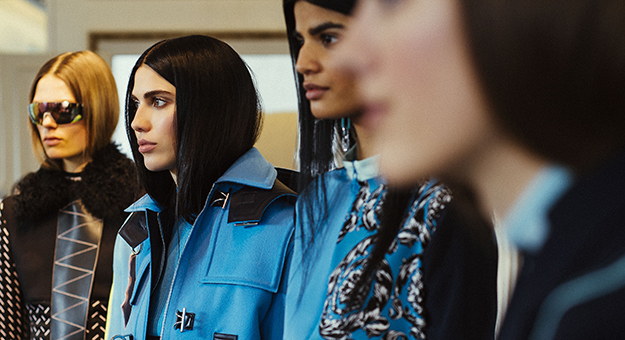 Versace специально для Buro 24/7: бэкстейдж коллекции осень-зима 2016