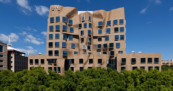 Дрон снял здание Фрэнка Гери в Сиднее