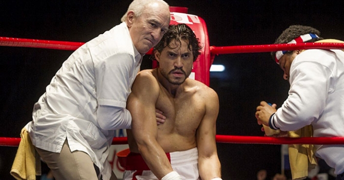 Седой и суровый Роберт Де Ниро в трейлере драмы \"Каменные кулаки\"