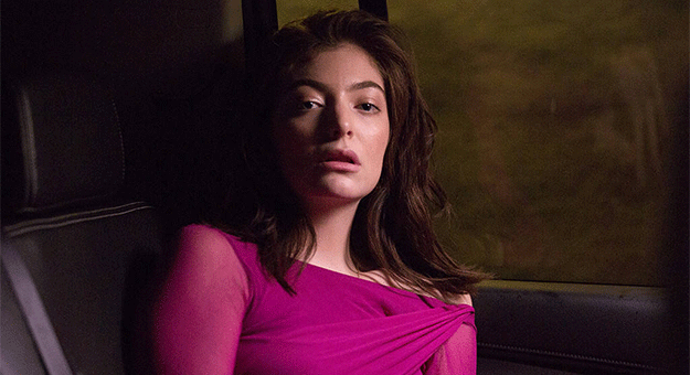 Певица Lorde выпустила новую песню и клип