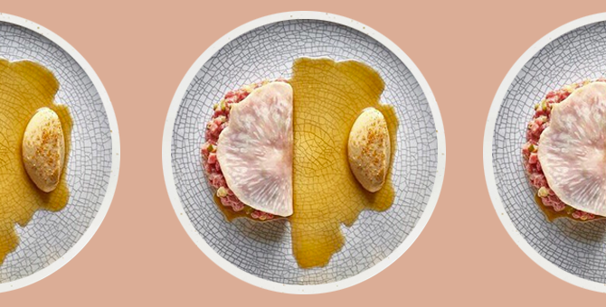 Новые рестораны: самое большое заведение Ходынки, еда по себестоимости напротив Louis Vuitton и испанское бистро в парке