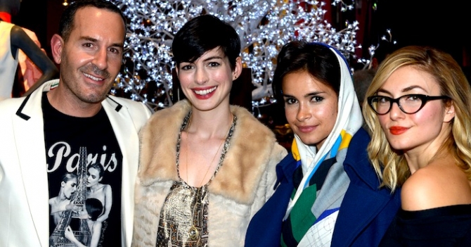 Энн Хэтэуэй, Мирослава Дума и Наталья Зинько на вечере Forty Five Ten в Далласе