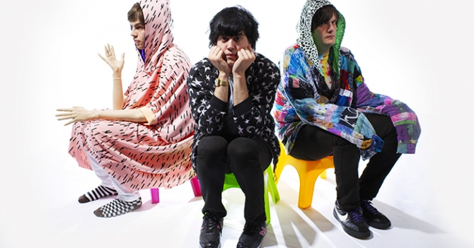 Klaxons отправляются в турне с напечатанными инструментами