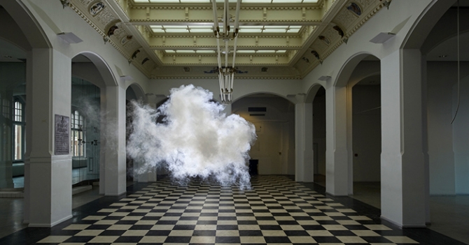 \"Искусственные облака\" Берднаута Смилде выставлены в Лондоне