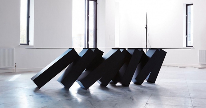 \"Падающий\" стол Megalith от Duffy London