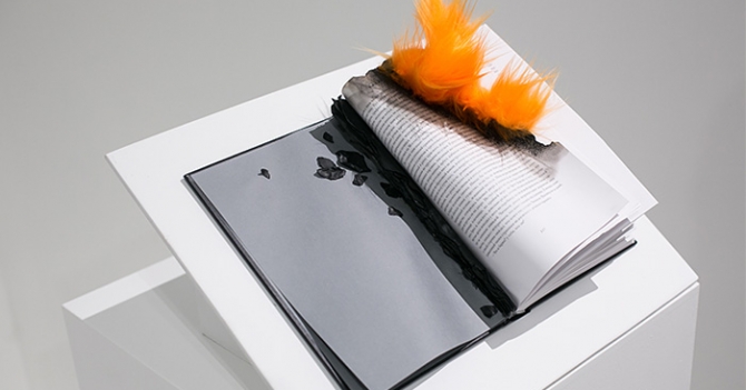 Книги, совриск и Кулик: \"Все свои\" в \"Ленинград Центре\"