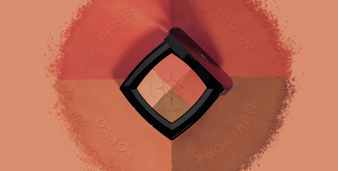 Палитра для макияжа от Chanel — выбор Buro.