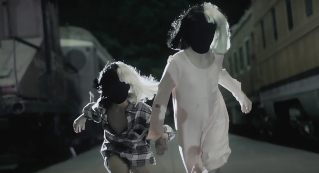 Вышел новый клип певицы Sia «Never Give Up»