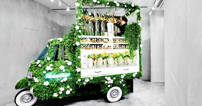 Цветочная лавка на колесах от Fendi