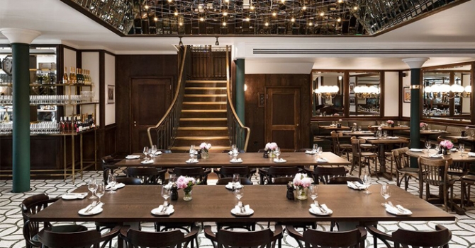 Les Deux Salons открылся после капитального ремонта