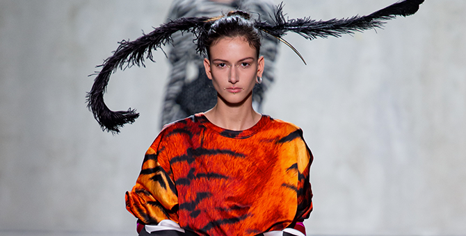 Дрис ван Нотен выпустил совместную коллекцию с Кристианом Лакруа. Вот как она выглядит