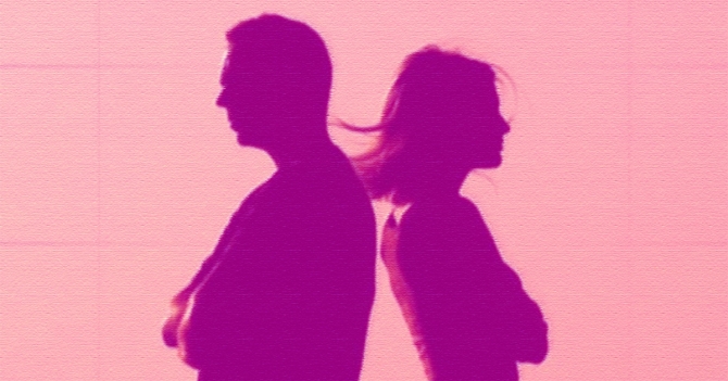 Вдвоем, но порознь: состоять в отношениях теперь немодно? (18+)