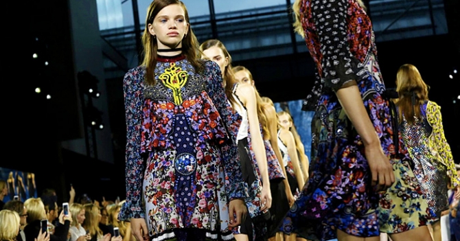 Обзор Buro 24/7: Mary Katrantzou, весна-лето 2016