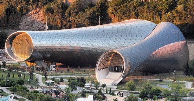 Инопланетный гость: музыкальный театр в Тбилиси