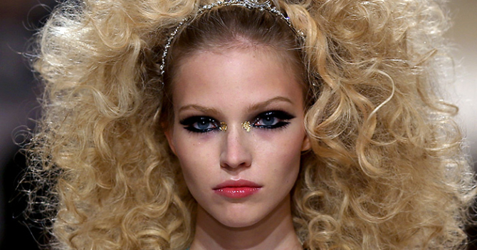 Красота в деталях: образы с показа Chanel, resort 2015