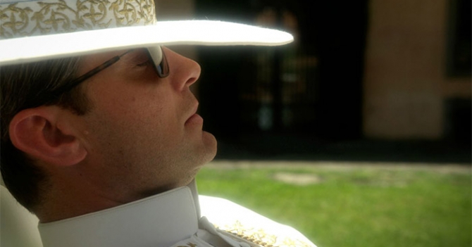 Джуд Лоу в роли Папы Римского в новом сериале Паоло Соррентино