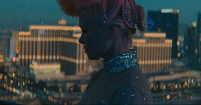 Материнство и эйджизм: что волнует Джию Копполу в фильме «Шоугерл»