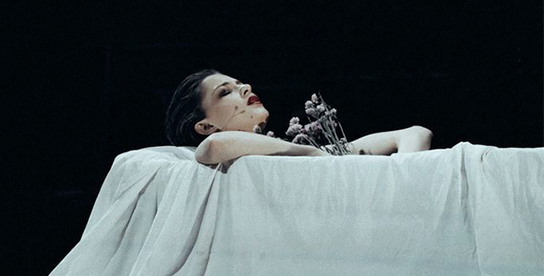 «Пер Гюнт», «Дядя Ваня», «Чайка»: лучшие театральные премьеры Москвы и Петербурга