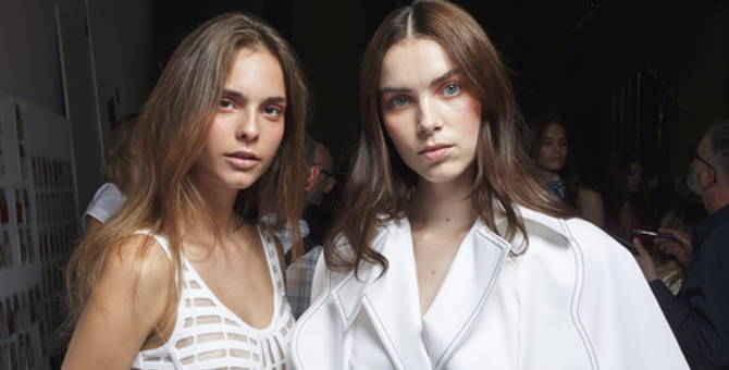 Как повторить монохромный макияж с показа Genny