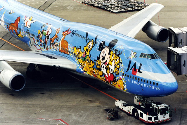 Японский авиалайнер Jal Dream Express с Микки Маусом на борту