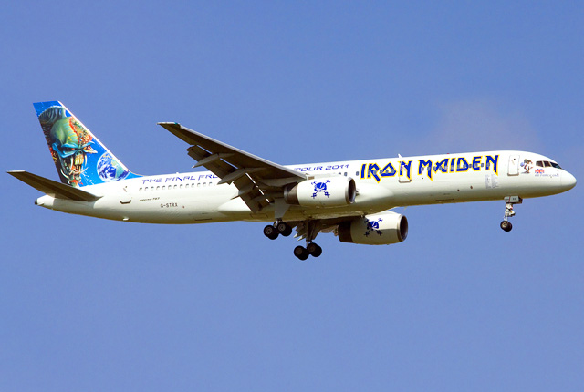 Хеви-метал самолет от Astraeus Airlines с аэрографией Iron Maiden