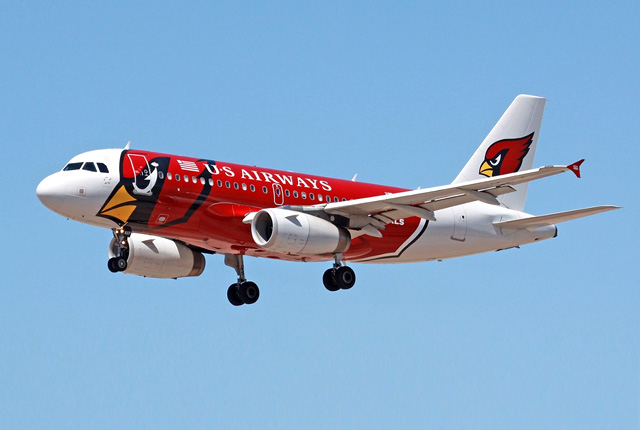 Сердитый самолет с аэрографией, посвященной игре Angry Birds, от US Airlines