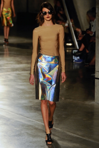 За Jonathan Saunders!