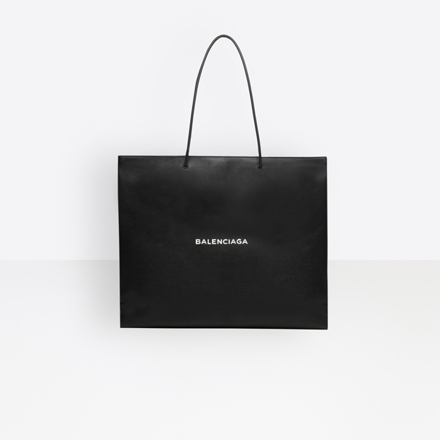 Balenciaga выпустили новый «пакет» за 1100 долларов