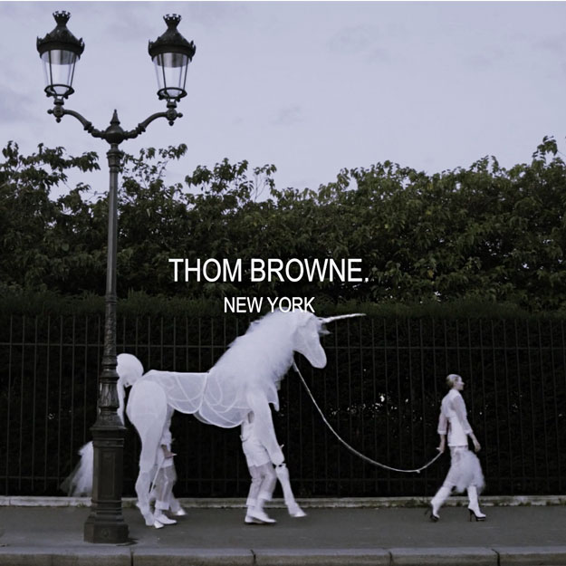 Модель гуляет по набережной Сены в новом видео Thom Browne