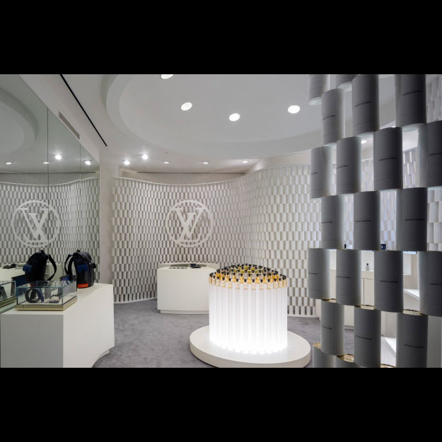Louis Vuitton открыл поп-ап, сделанный из коробок от парфюма