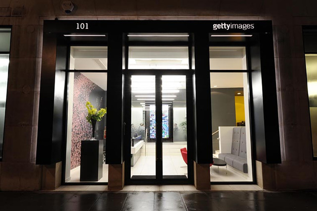 AFP и Getty заплатят миллион долларов обиженному фотографу