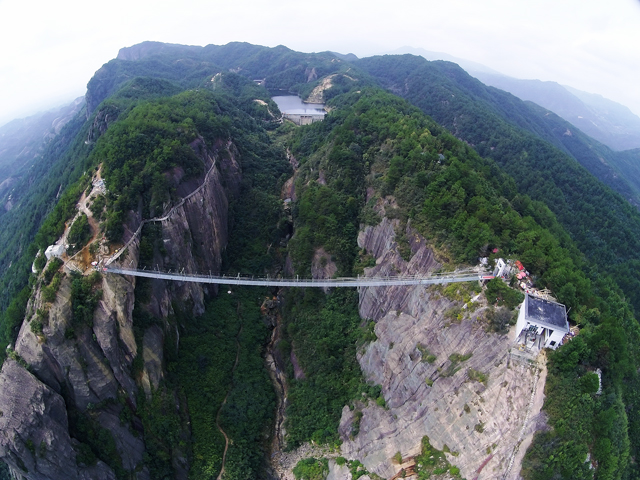 В Китае открыли самый длинный подвесной мост