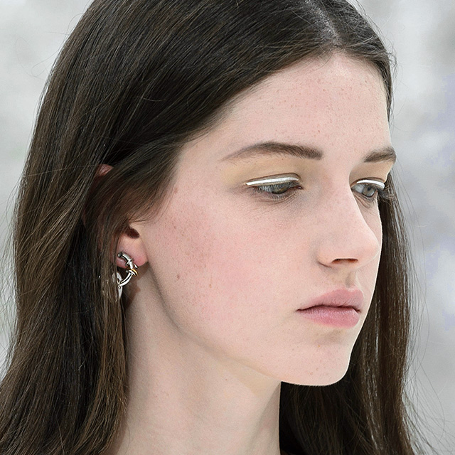 Красота в деталях: образы с показа Dior