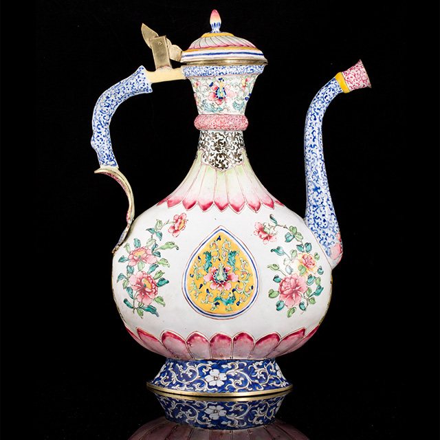 Miss Sixty привлекательна как никогда: ярмарка BRAFA отмечает 60-летие