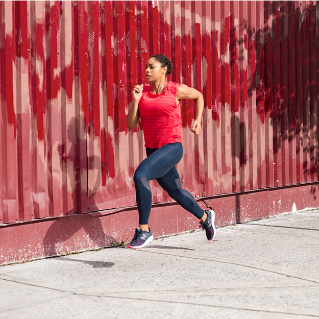 New Balance представил обновленную версию беговых кроссовок