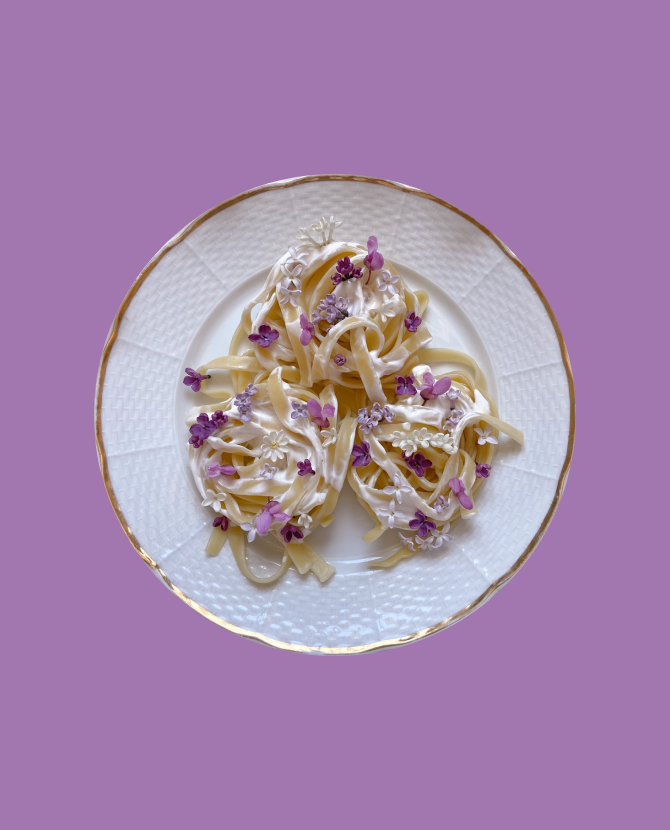 Десерты-цветы и розовые коктейли: что и где пробовать на 8 Марта