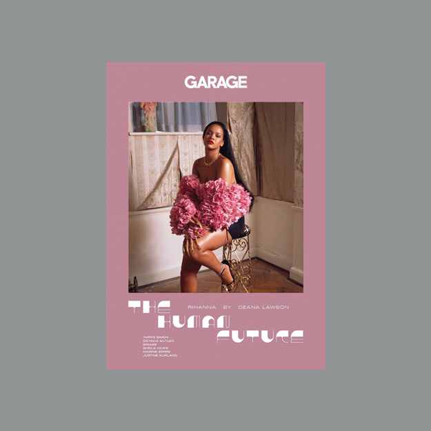 Рианна позирует в винтажном жакете из цветов на обложке нового номера Garage