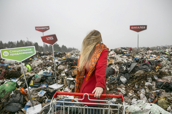 Российский Greenpeace провел акцию против использования пластика и одноразовой упаковки