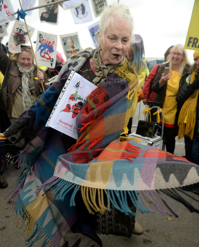 Вивьен Вествуд провела танцевальную акцию протеста против добычи газа
