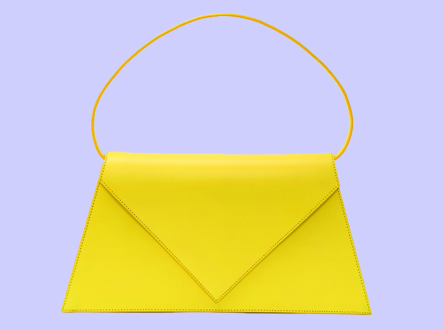 Объект желания: сумка-конверт Triangle от Loewe