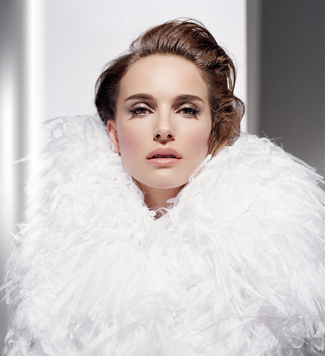 Натали Портман стала лицом тональных средств Dior