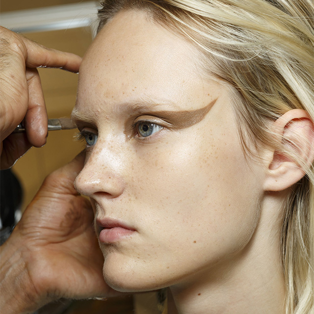 Красота в деталях: образ с показа Givenchy